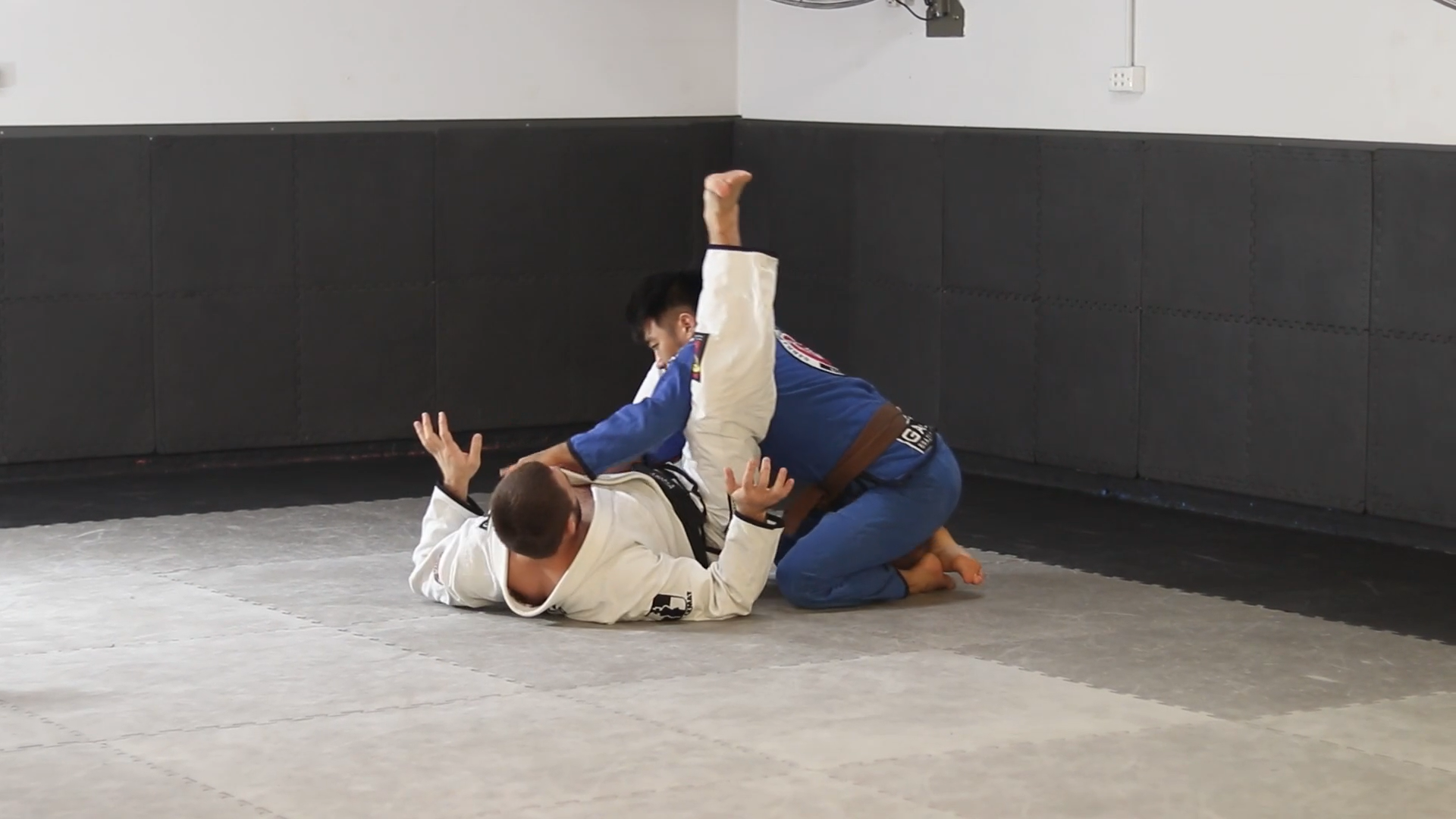 CLOSED GUARD BOTTOM