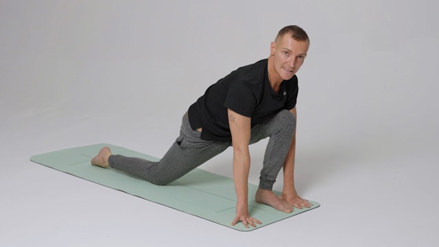 Yoga vs. Pilates mit Martin Neumaier und Barbara Klein - Sonnengruß