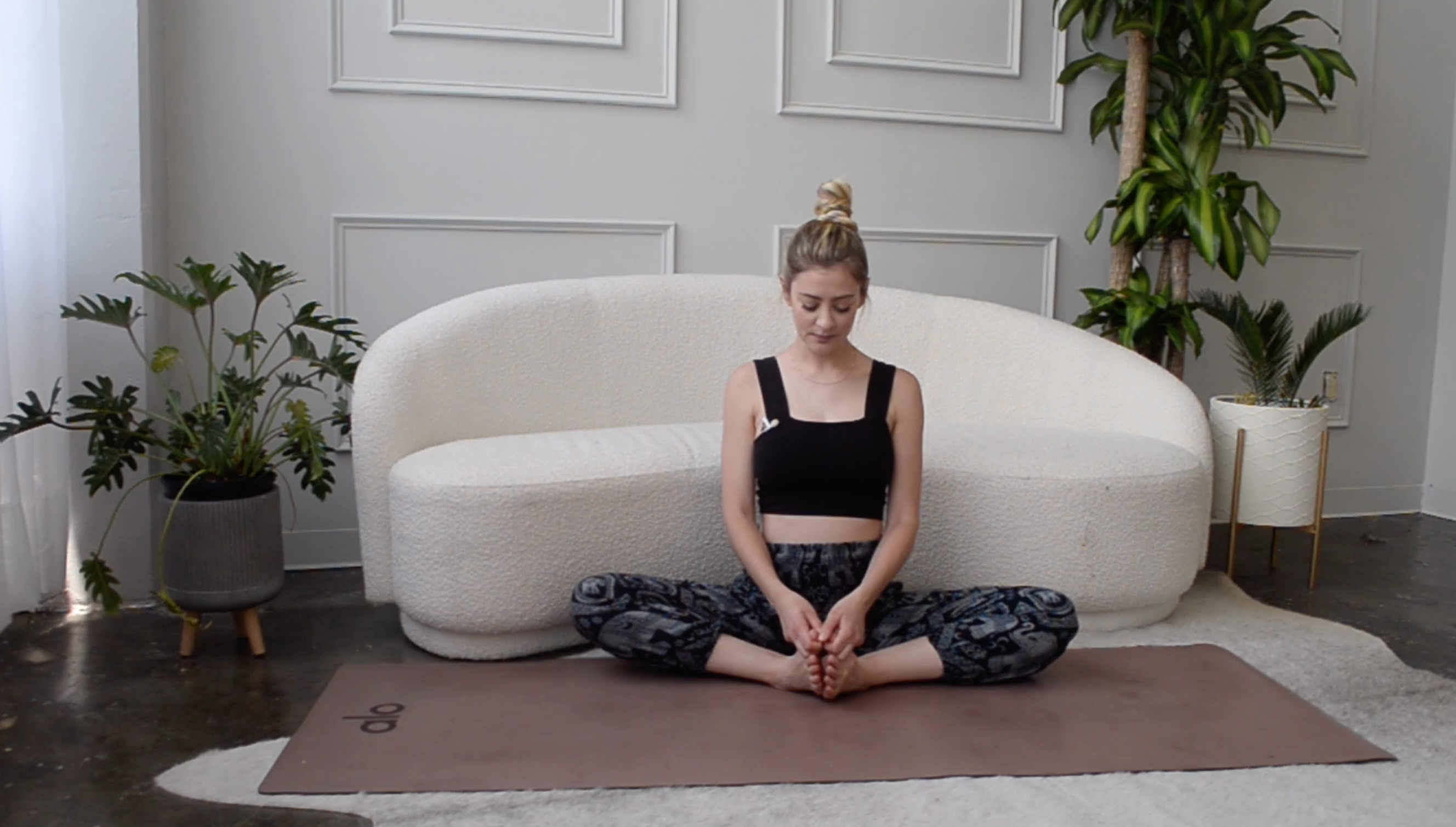 13 Minute Gentle Prenatal Stretches (all trimesters)