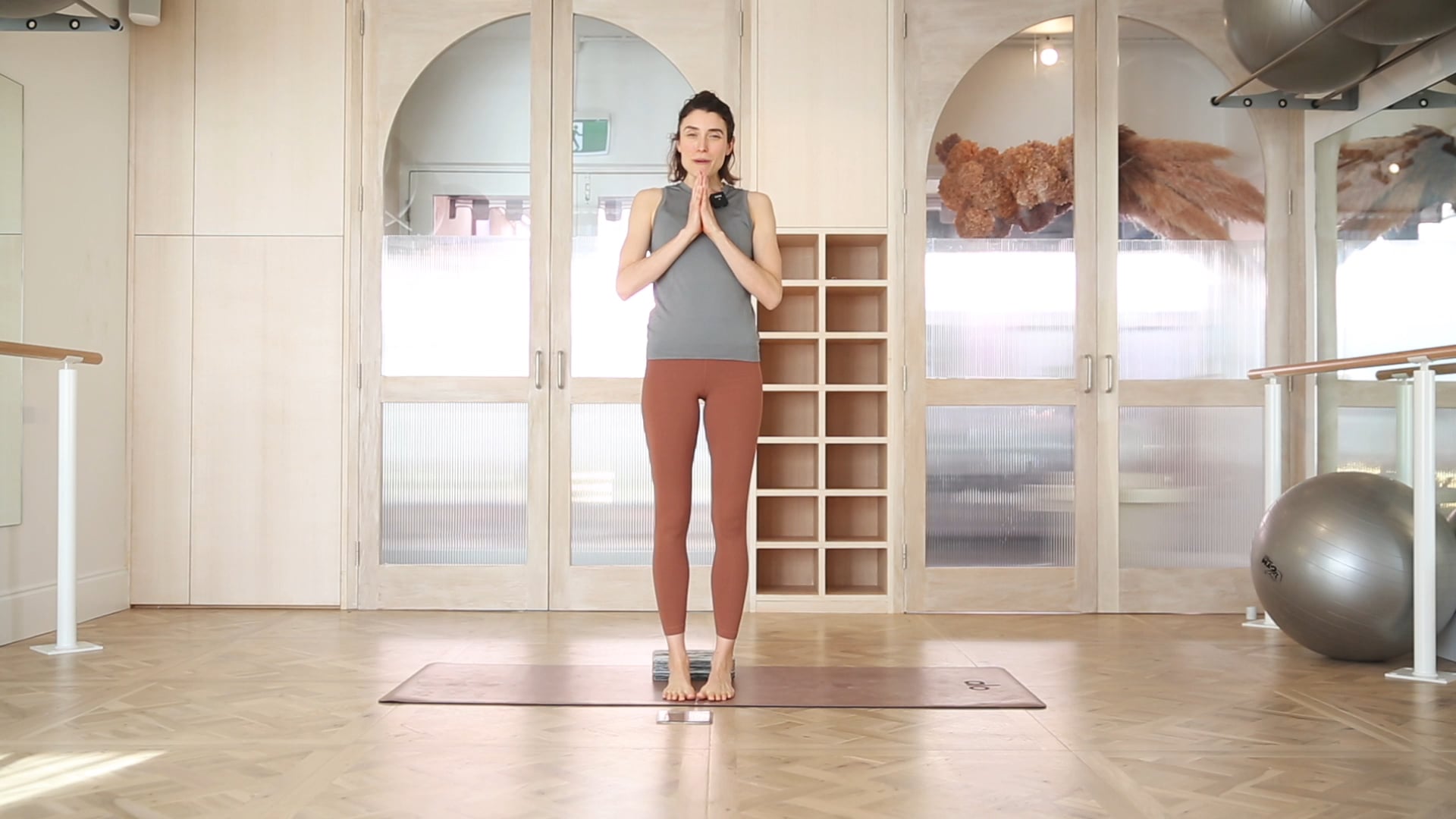 16 Mins - Yoga - Yoga Brick (Prenatal)