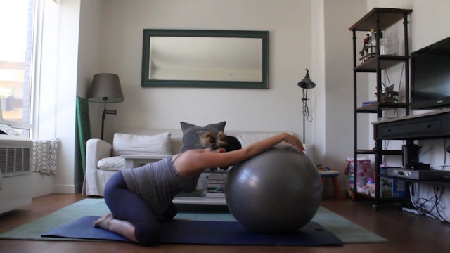 11 Mins - Stretch - Physio Ball (Prenatal)