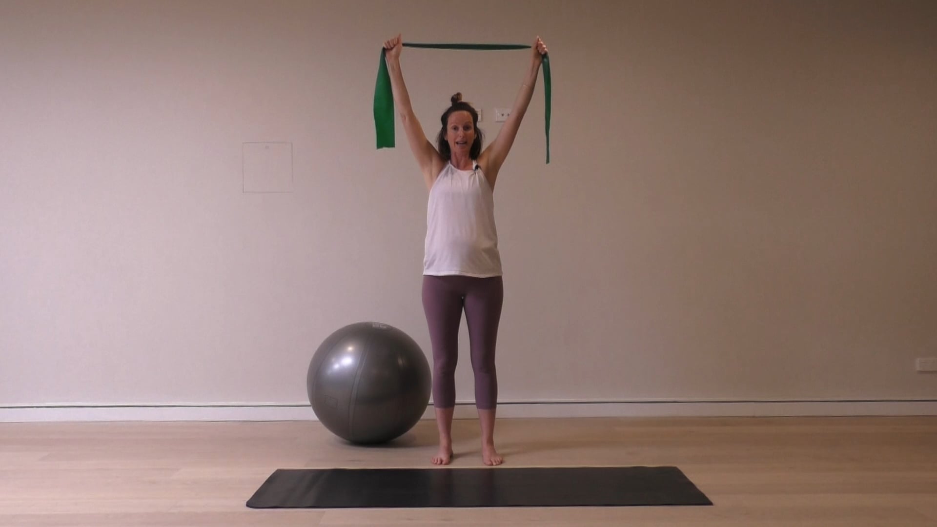 18 Mins - Symphysis Pubis Dysfunction - Theraband & Physio Ball (Prenatal)