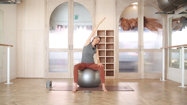 16 Mins - Yoga - Physio Ball (Prenatal)