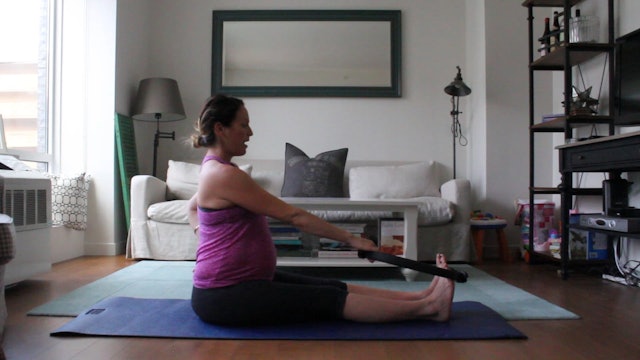 11 Mins - Stretch - Ring or Theraband (Prenatal)