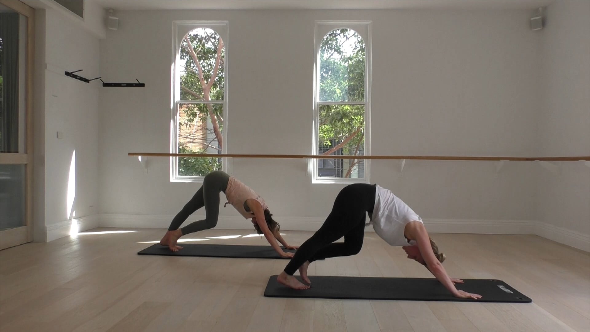 10 Mins - Stretch & Reset - No Props (Strong Mama)