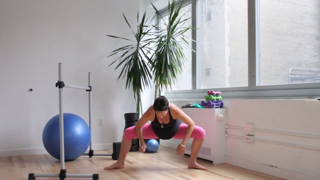 8 Mins - Stretch - Physio Ball & Block (Prenatal)