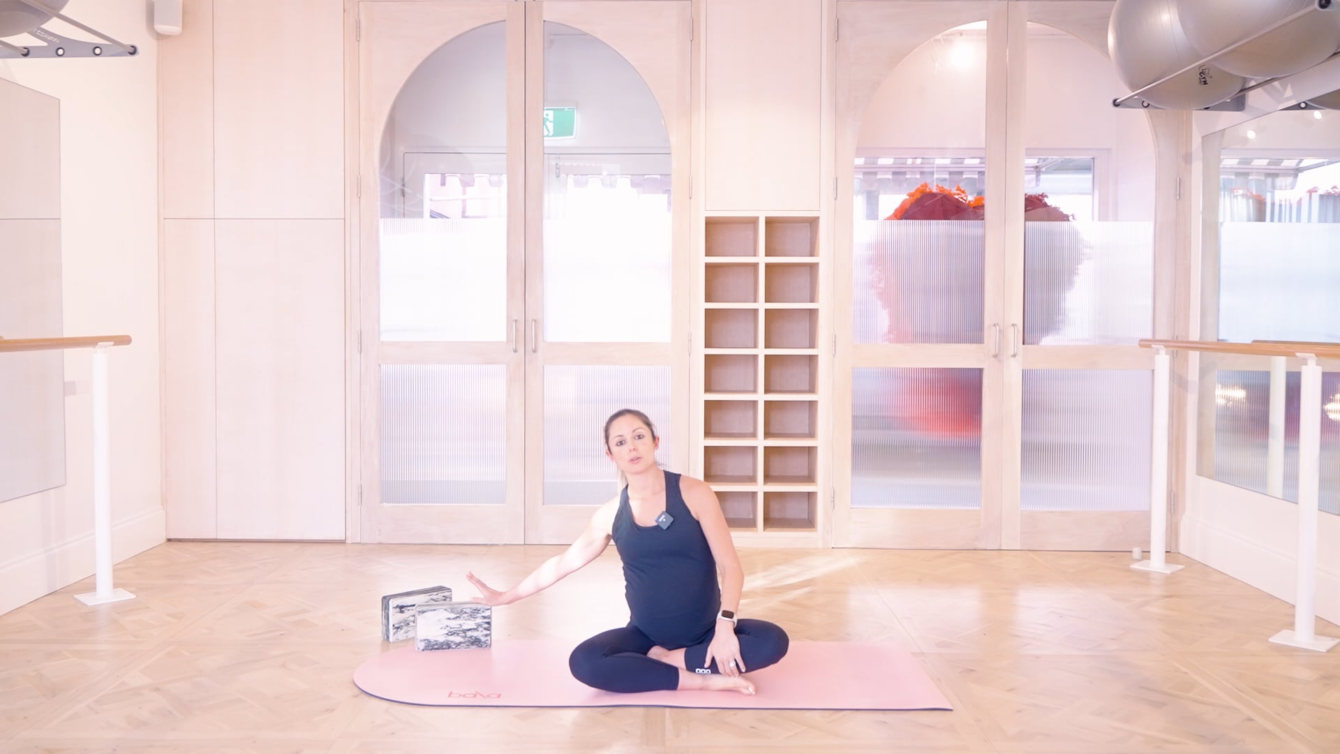 30 Mins - Yoga Flow - Yoga Block (Prenatal)