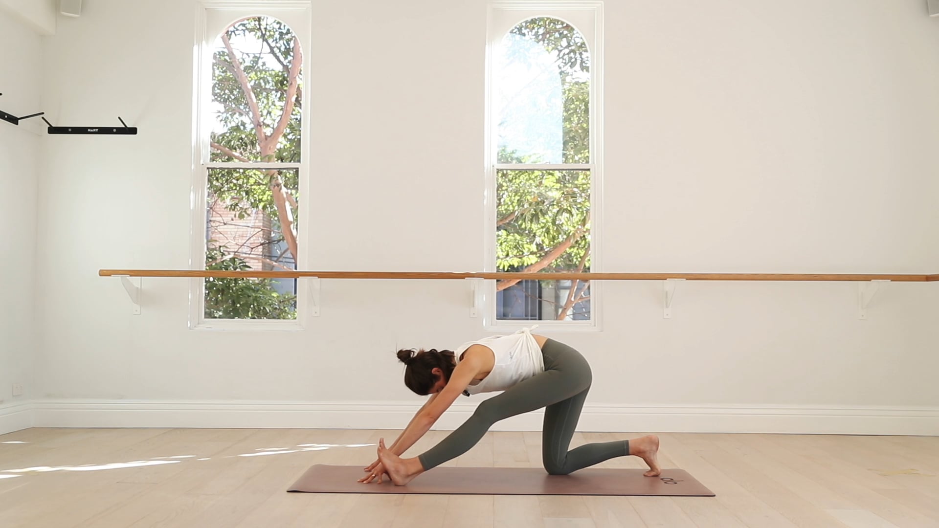  17 Mins - Yoga Flow - No Props (Prenatal)