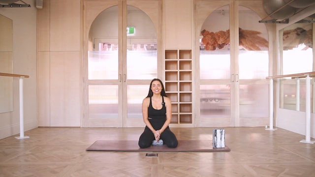 30 Mins - Yoga - Pilates Flow - Yoga Bricks (Prenatal)
