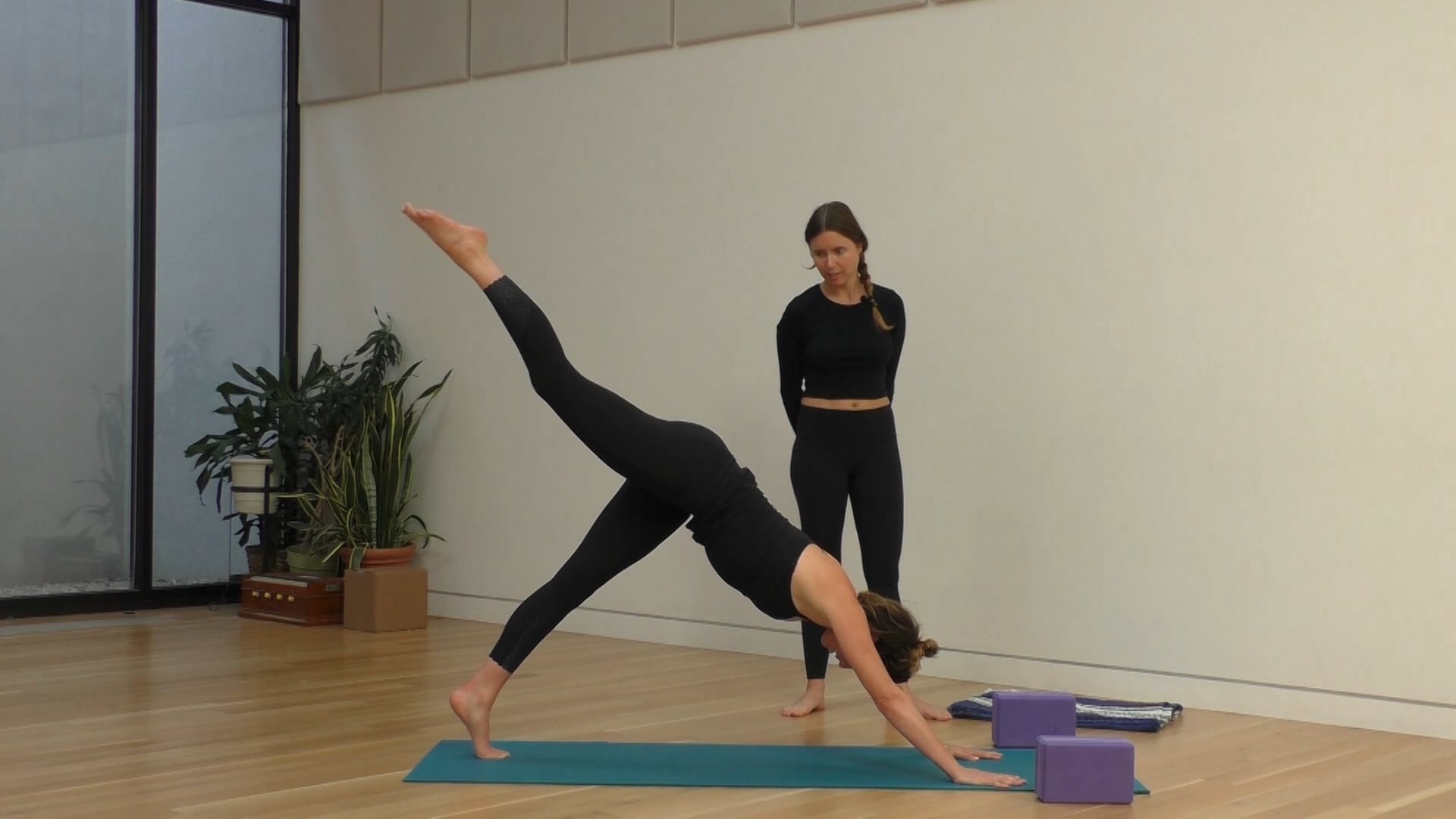 17 Mins - Full Body - Yoga Flow - Blocks (Postnatal) 