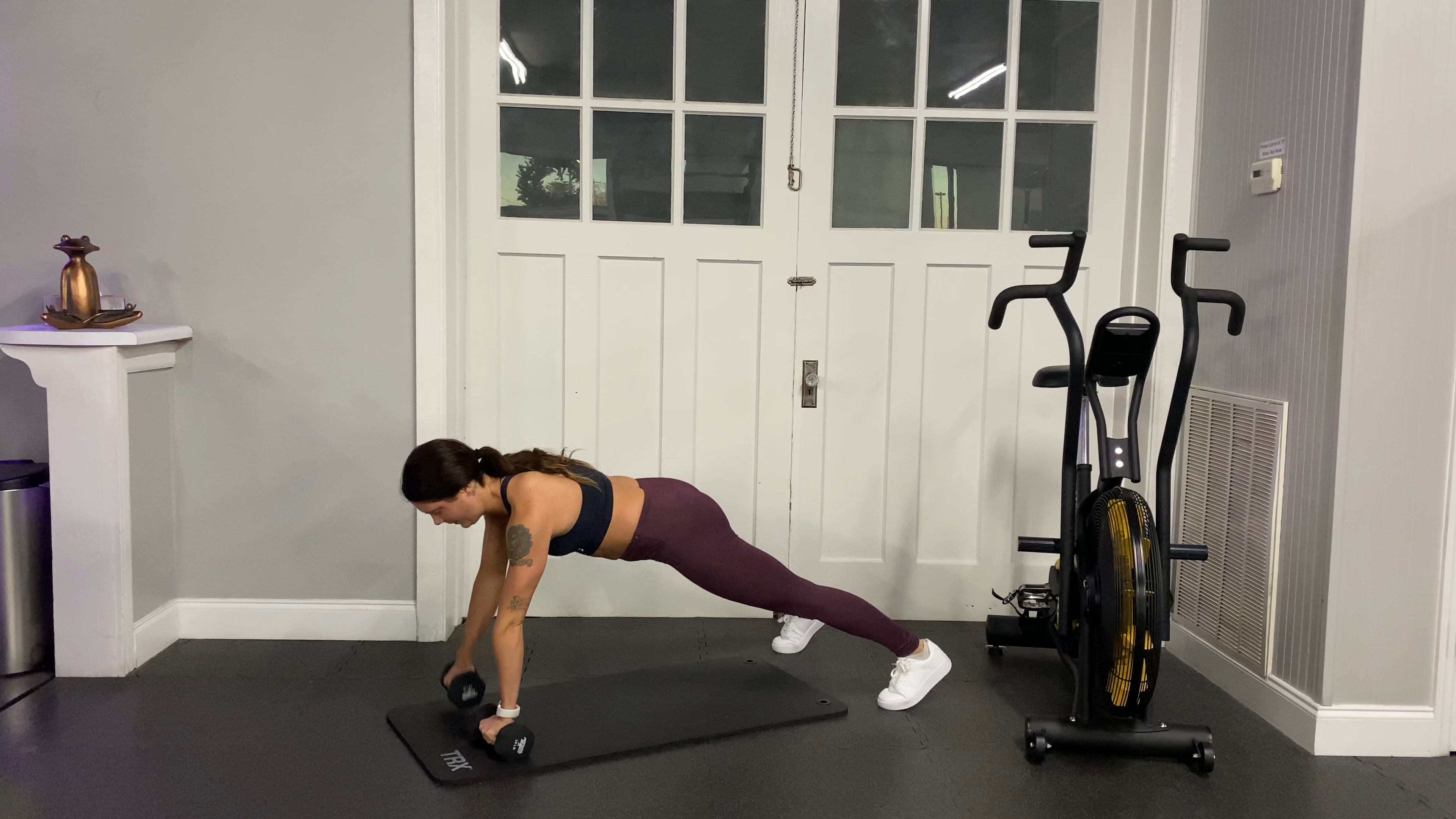 Plank wide row
