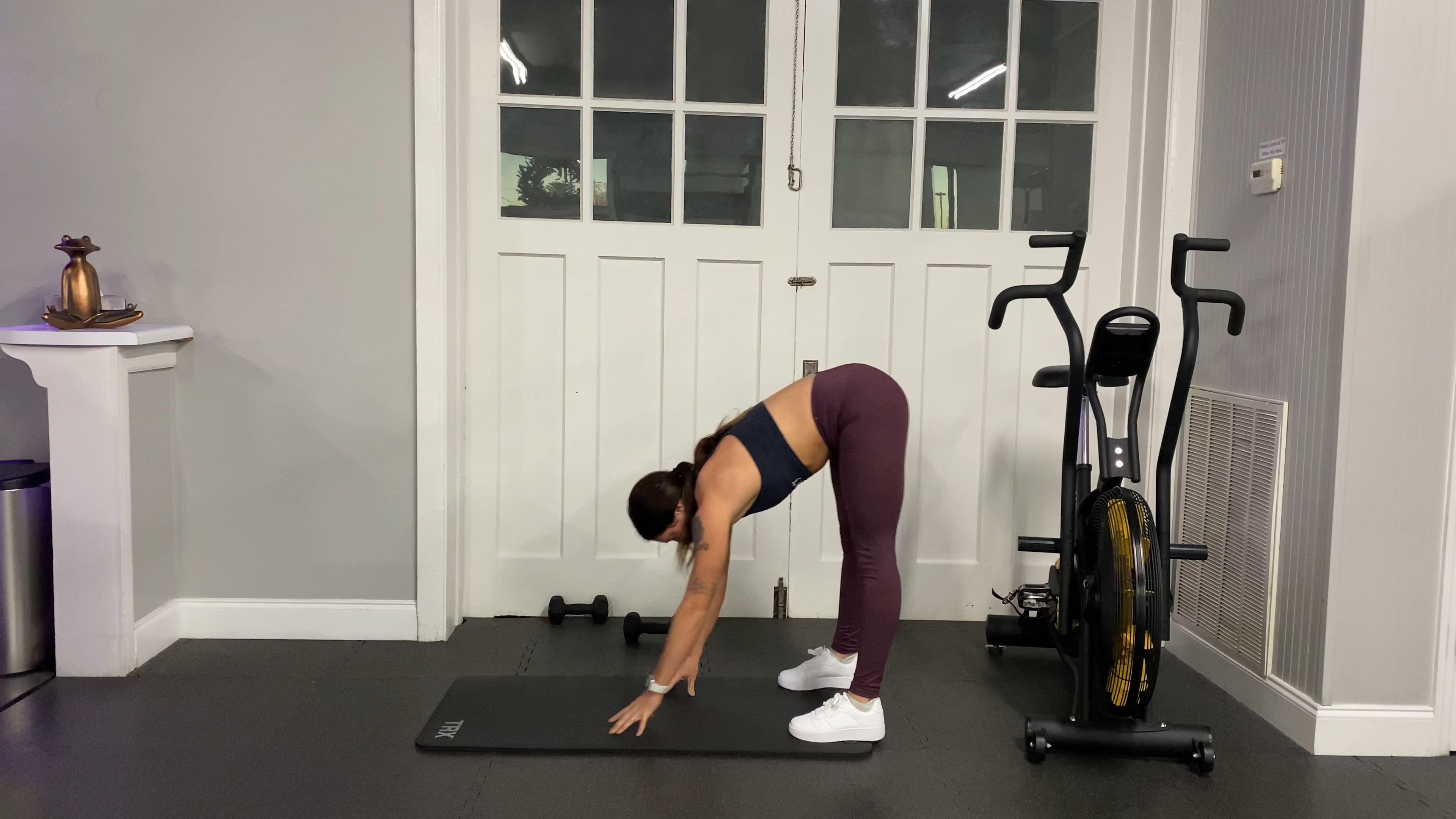 Inchworm to shoulder tap