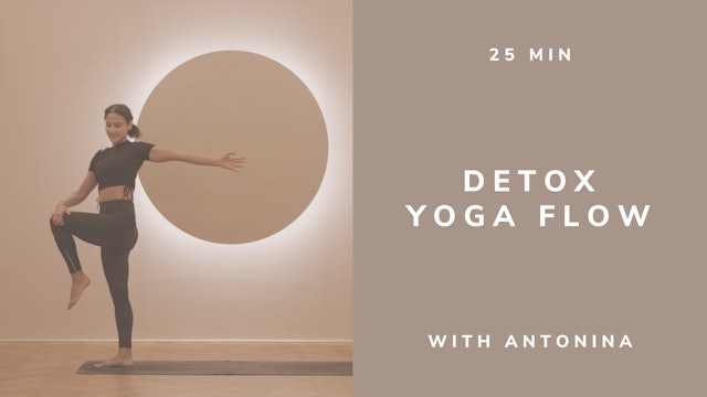 30min Detox Yoga Flow with Antonina (english)