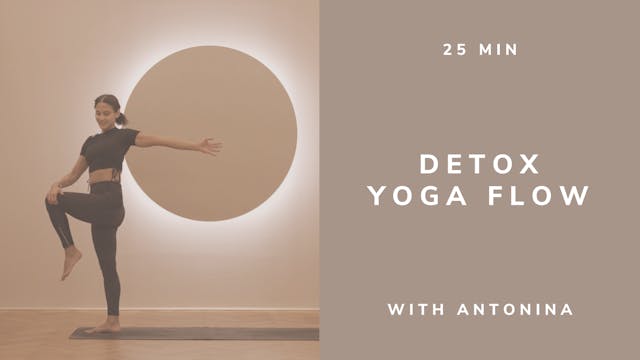 30min Detox Yoga Flow with Antonina (...