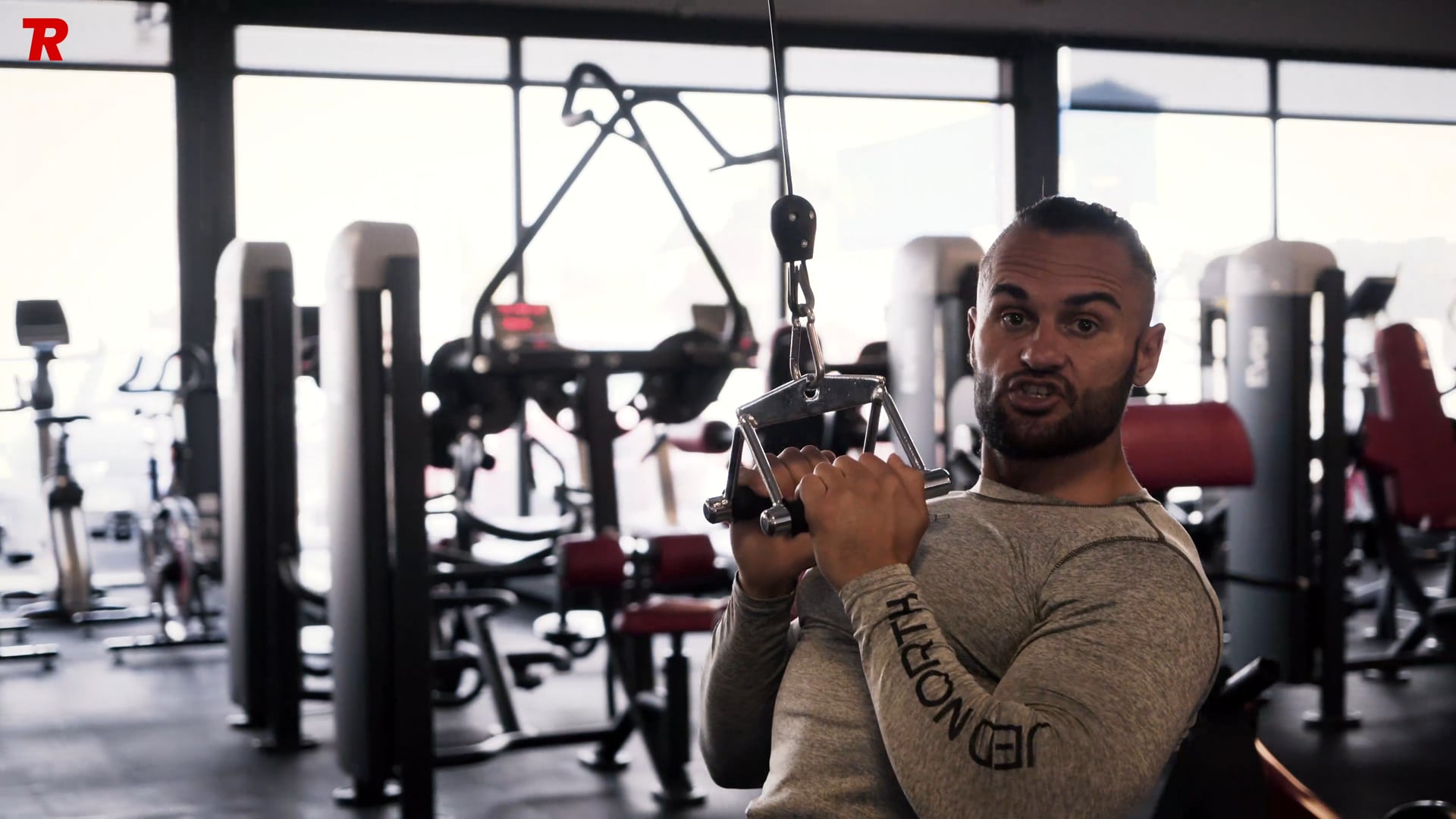 Tirage Poitrine Prise Serrée | Close Grip Pulldown