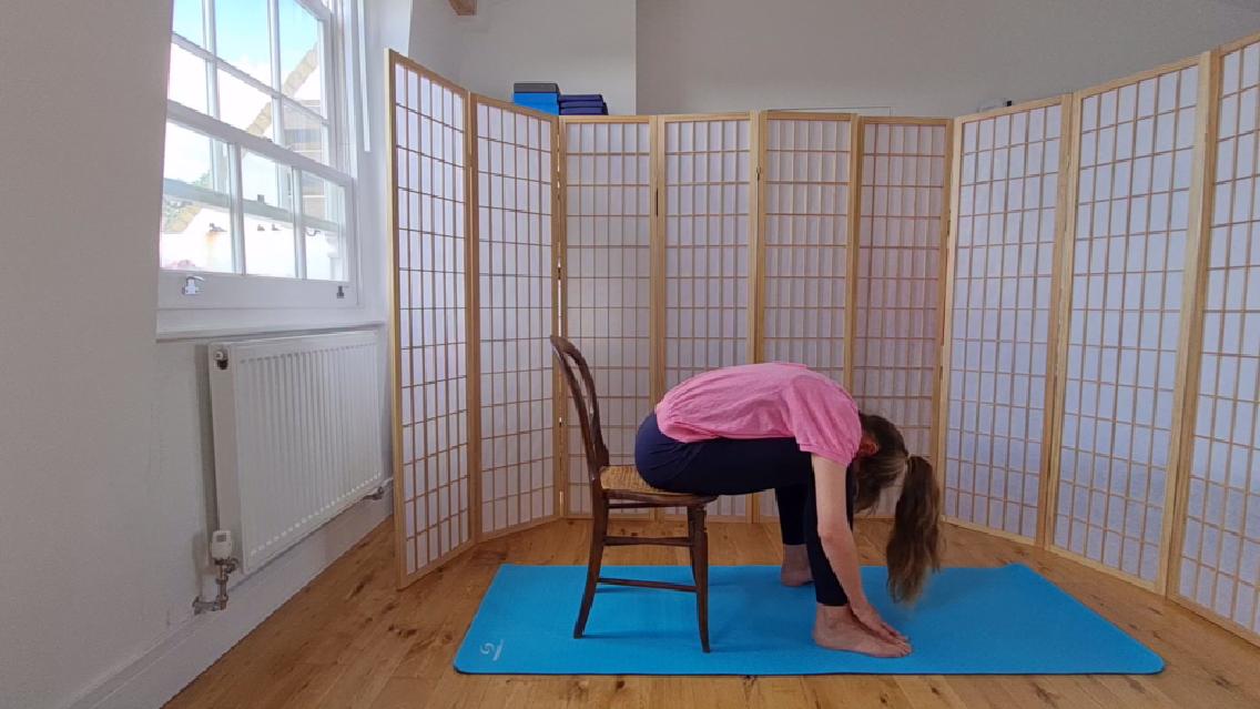 Exercise of the Week 20 - Exercise on the chair: Basic spinal movements