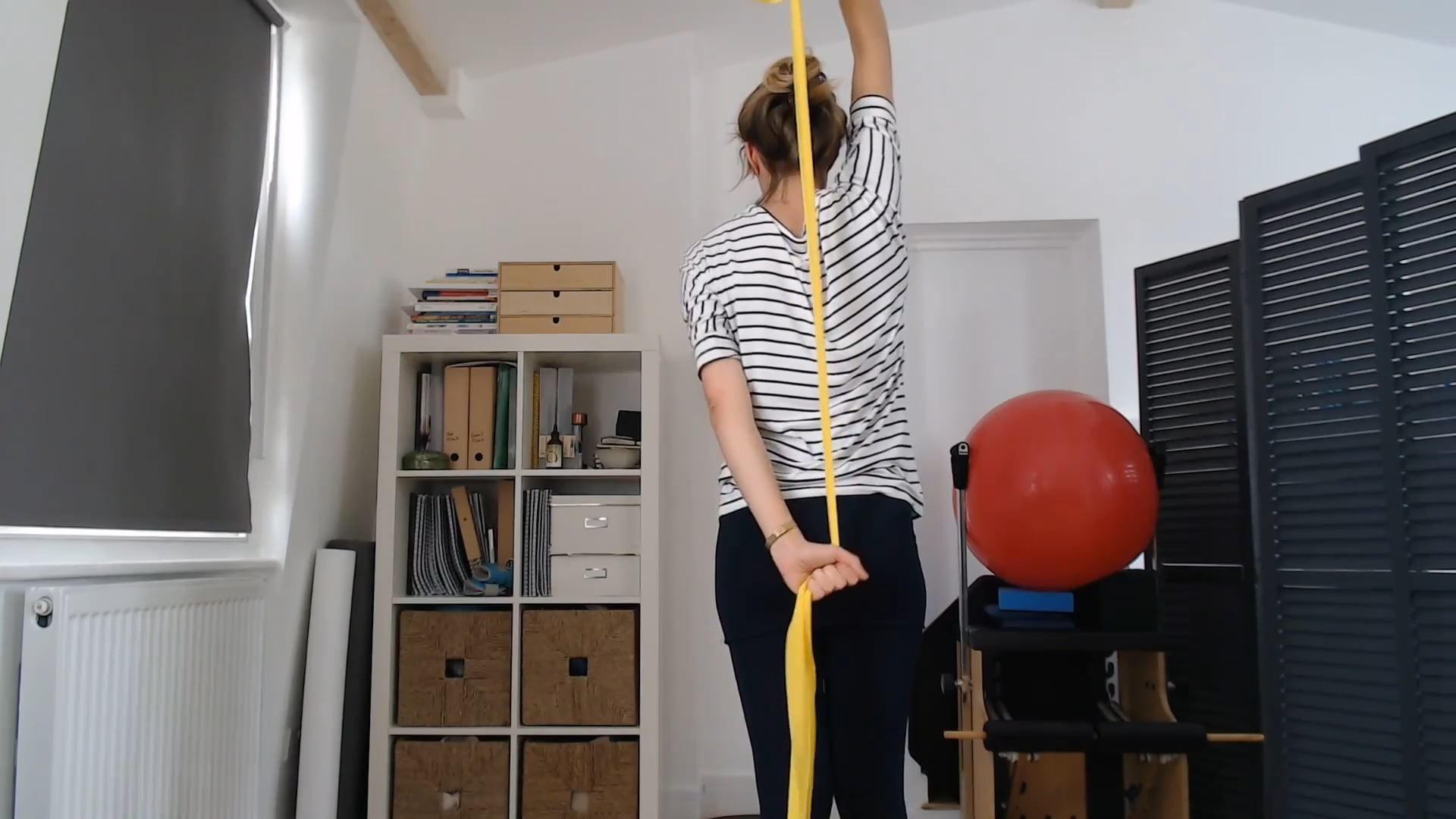 30' - Shoulders and upper spine with band workout