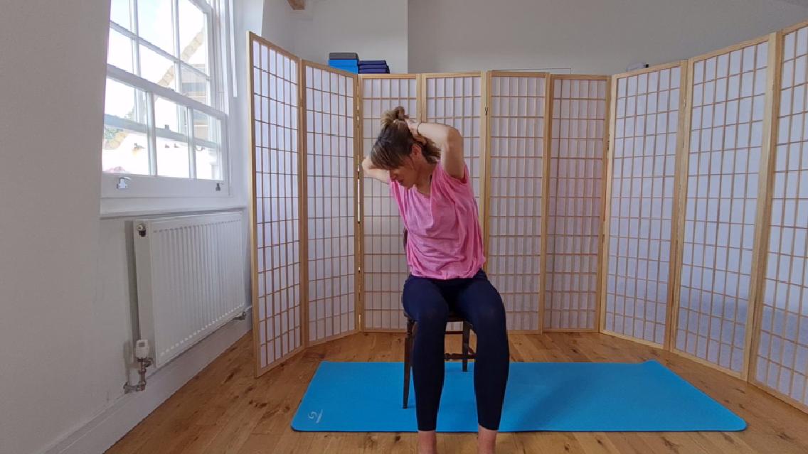 Exercise of the Week 21 - Exercise on the chair: Move your back