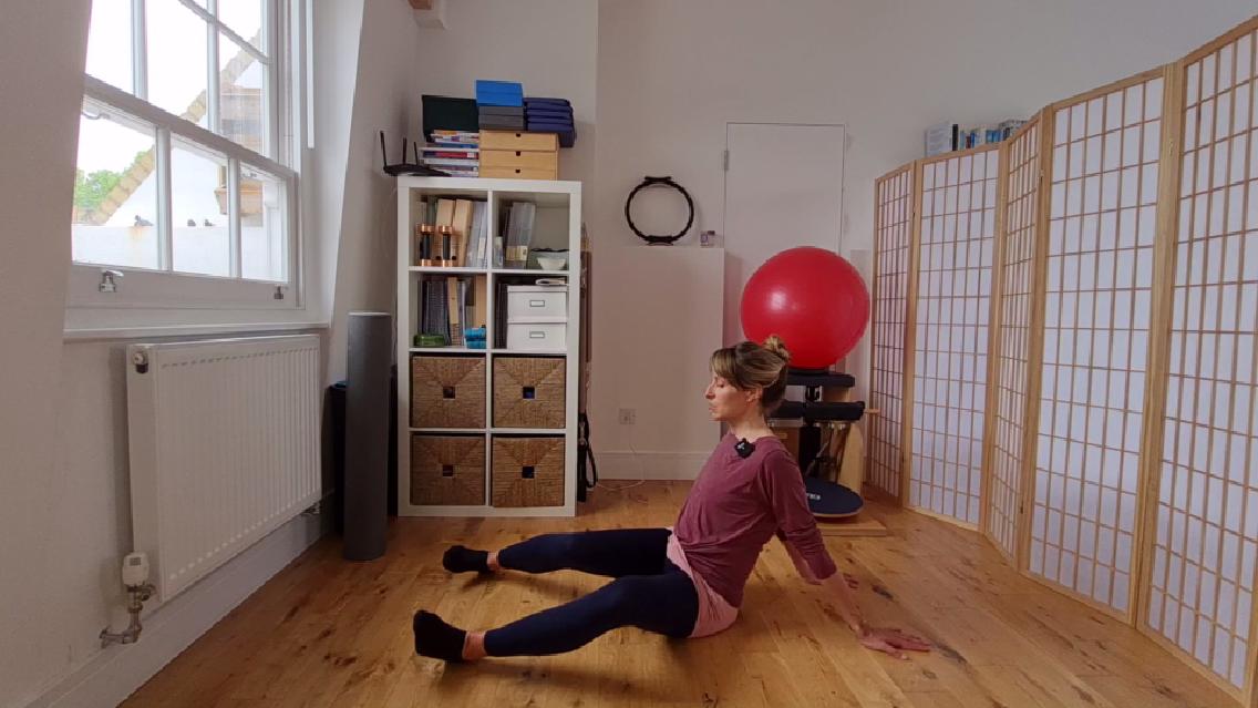 Pilates for Fencers - Knee Rolls