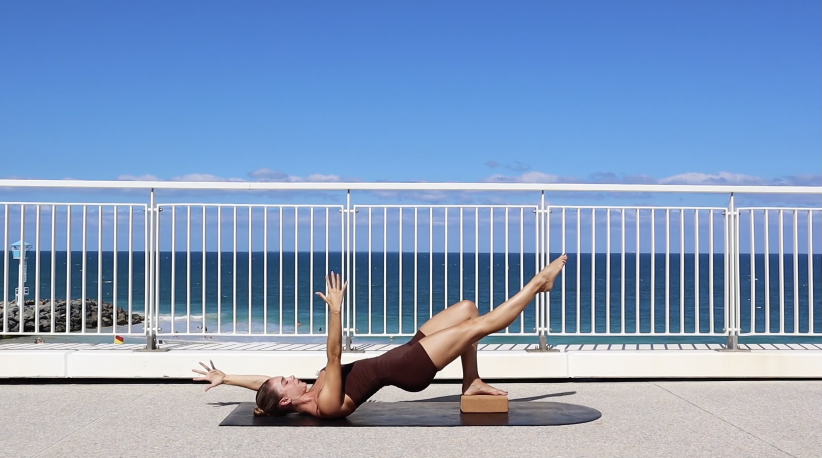 35 MIN ABS & BOOTY W/ BLOCK