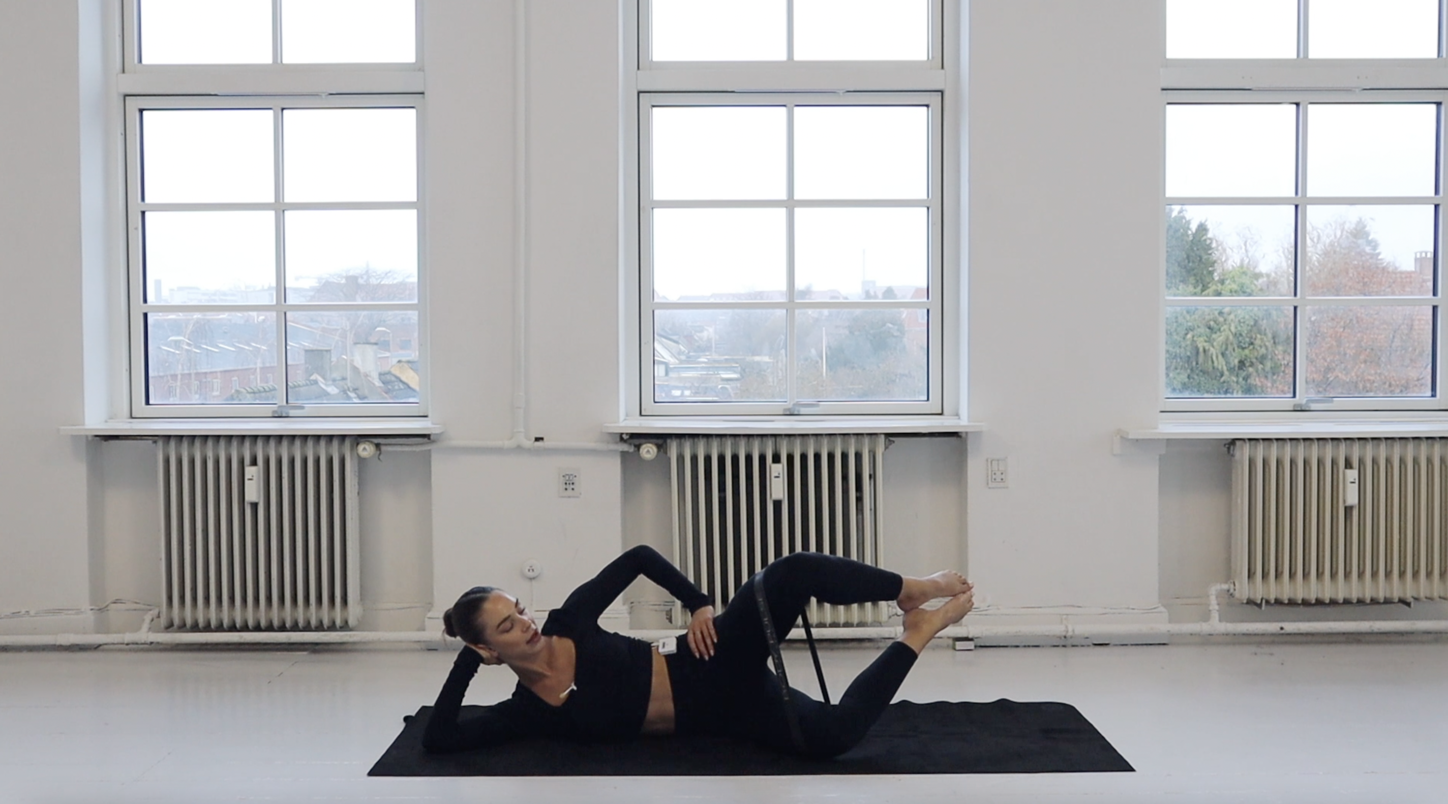 30 MIN ABS & BOOTY W/ BAND