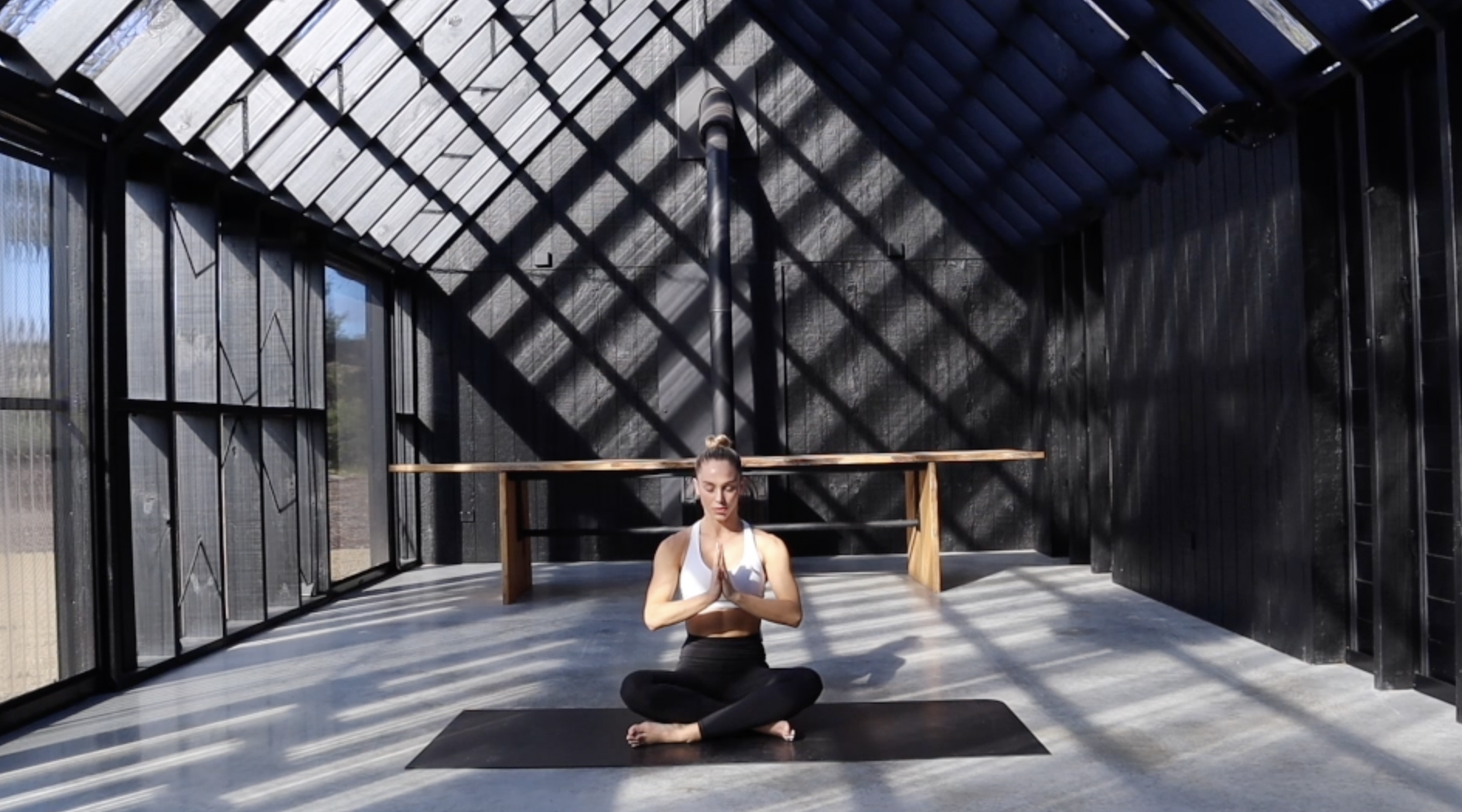 25 MIN YOGA INSPIRED FLOW