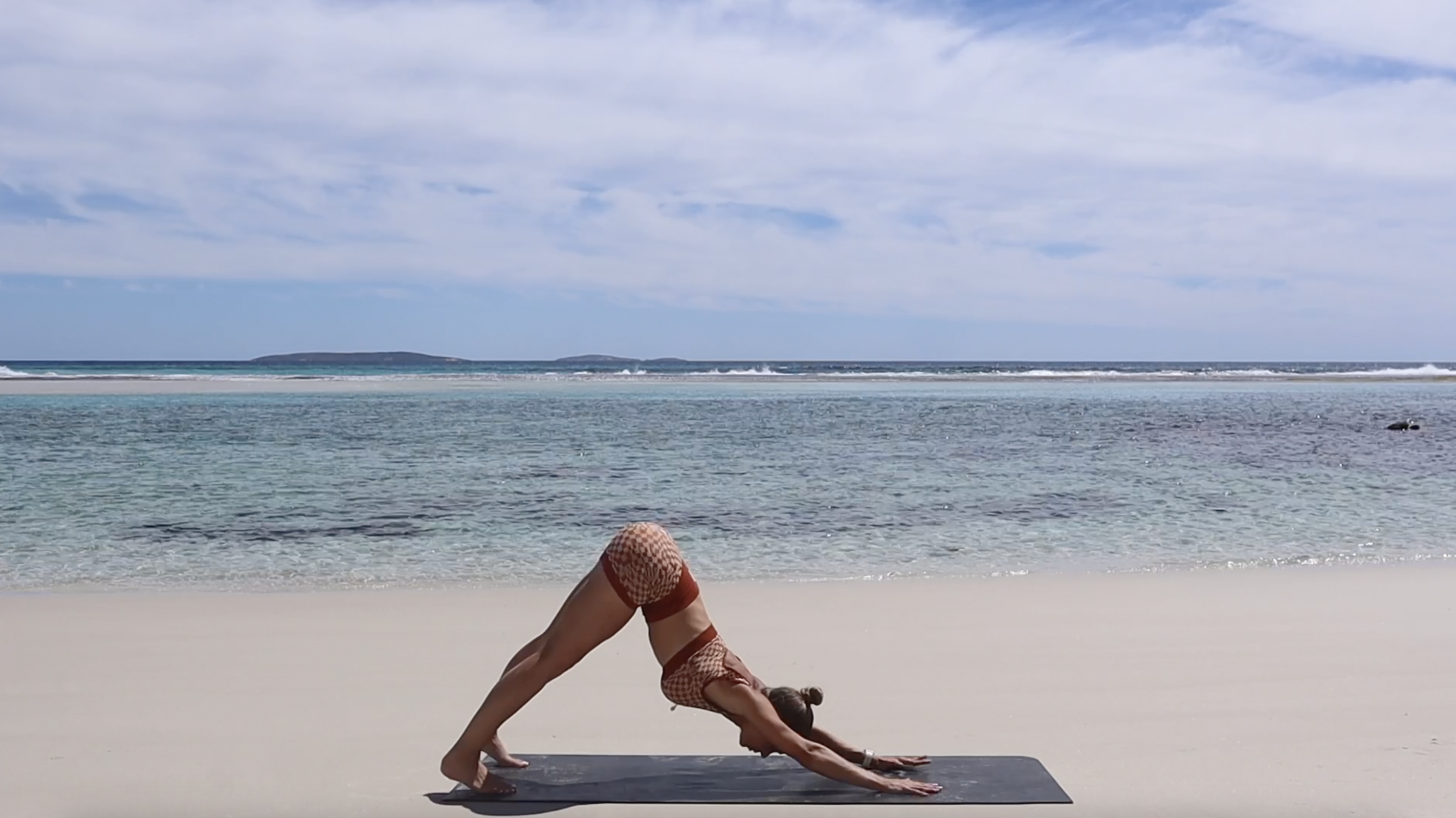 DAY 14 SUMMER GLOW SERIES - 18 MIN HOLIDAY STRETCH