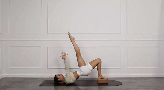 30 MIN LOWER BODY SCULPT W/ YOGA BLOCK