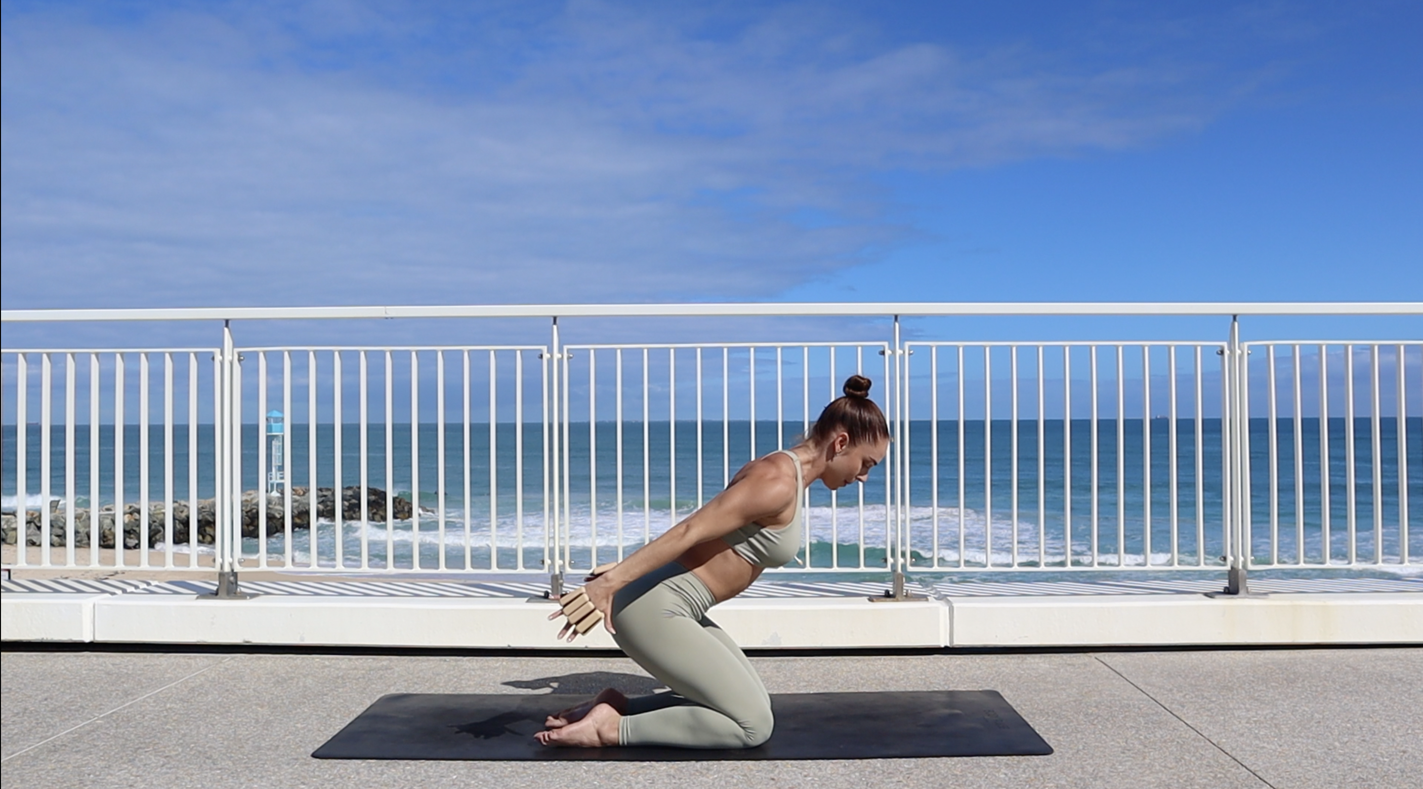 30 MIN UPPER BODY & CORE SCULPT W/ WEIGHT