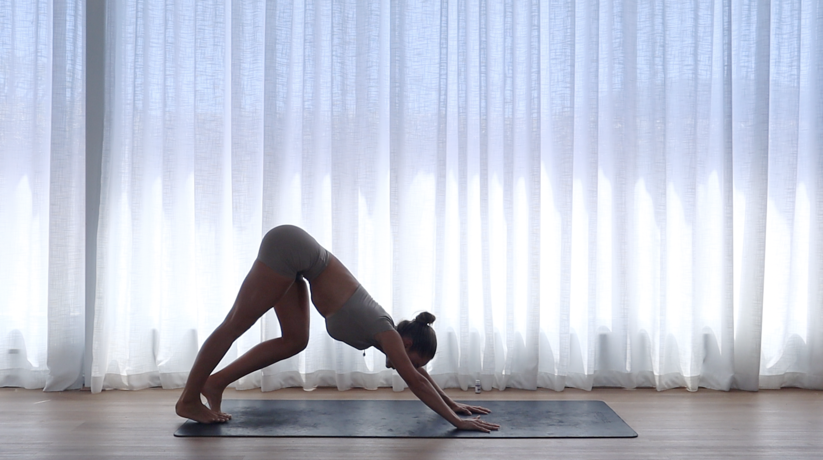 30 MIN FULL BODY STRETCH & RELEASE 