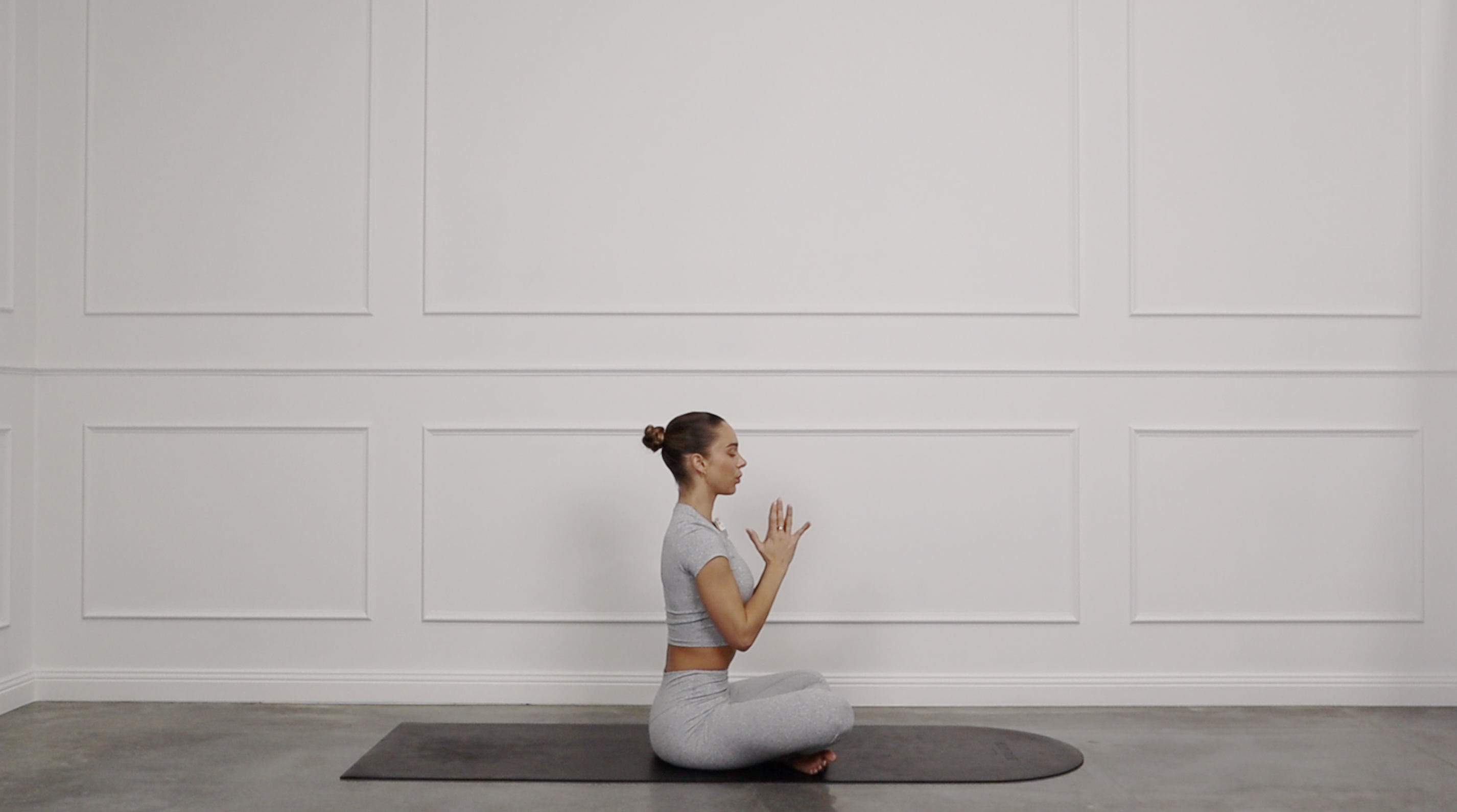 25 MIN FULL BODY SLOW STRETCH