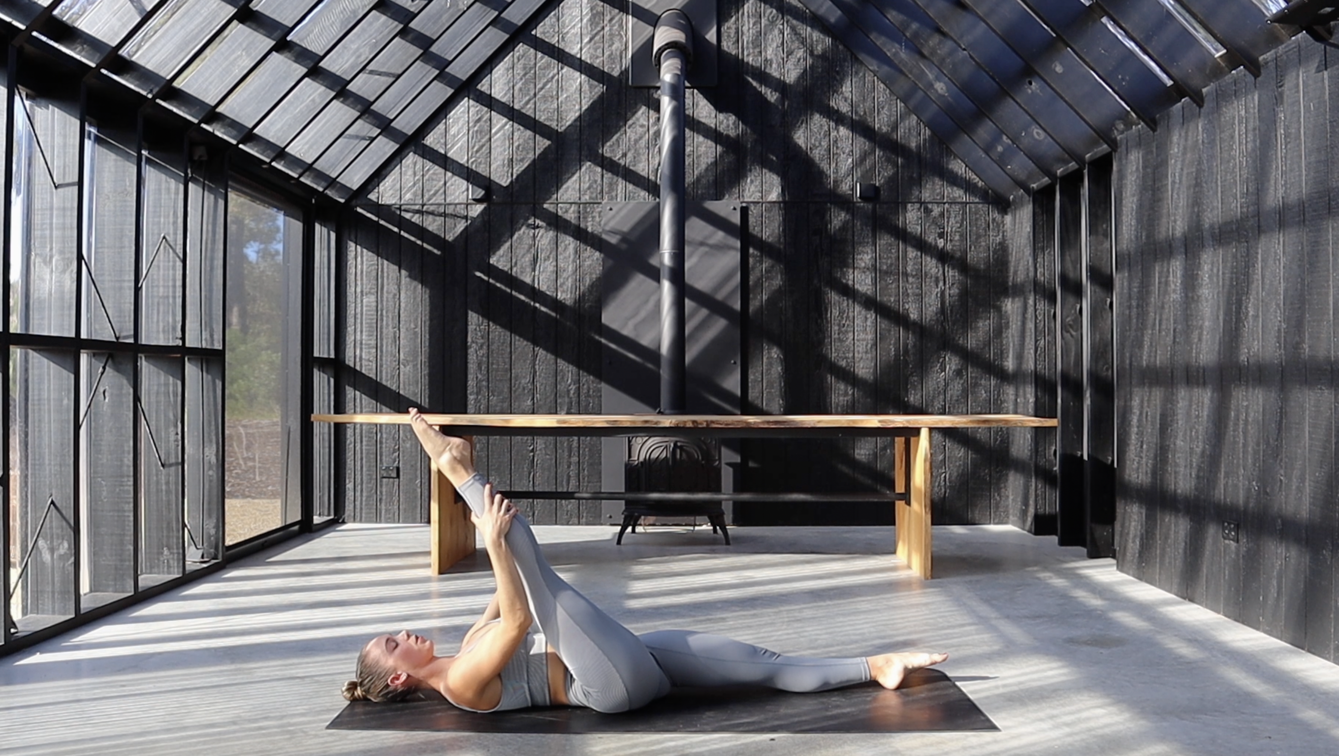 25 MIN CALMING STRETCH