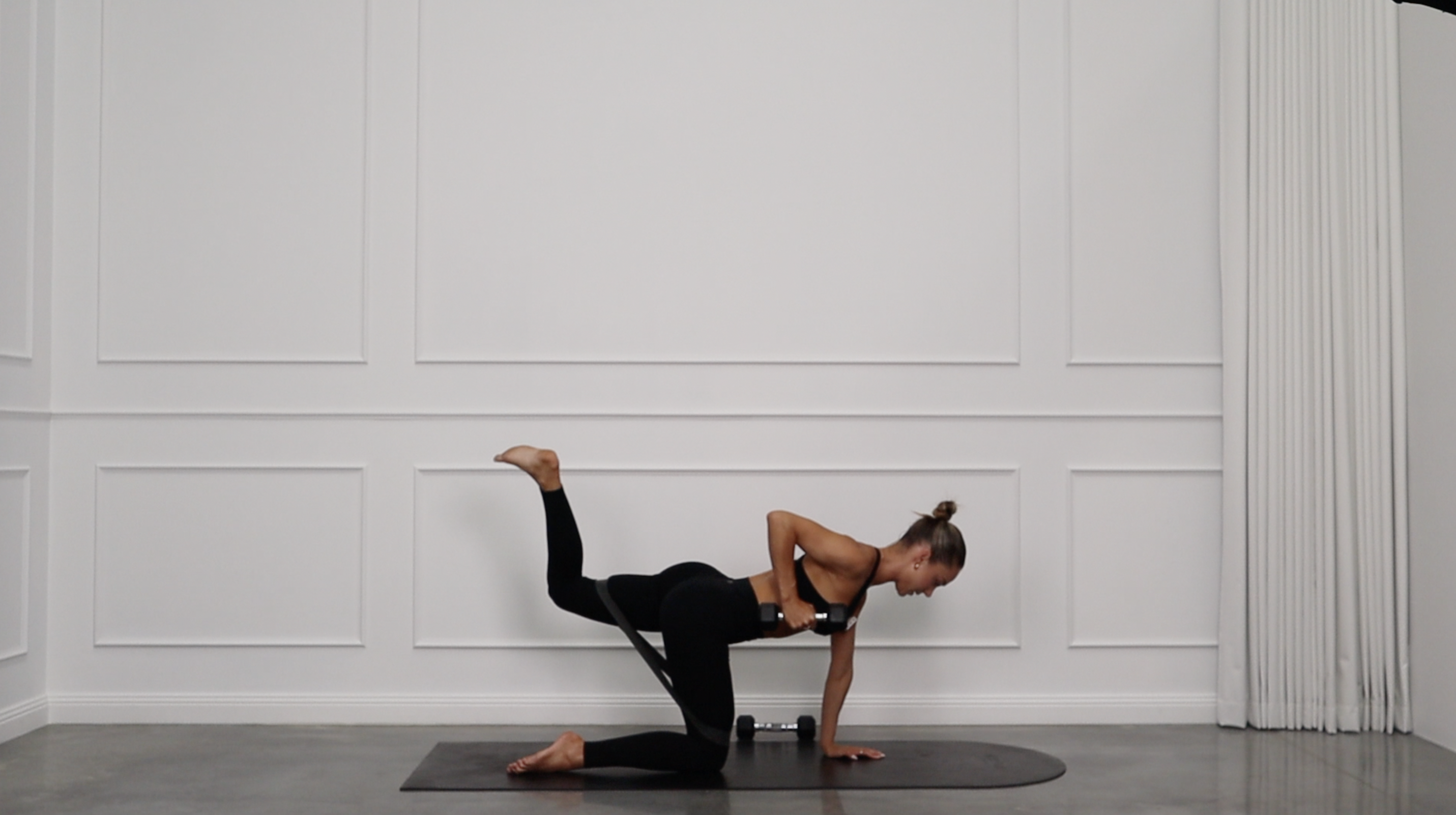 35 MIN FULL BODY SCULPT W/ WEIGHTS & BAND