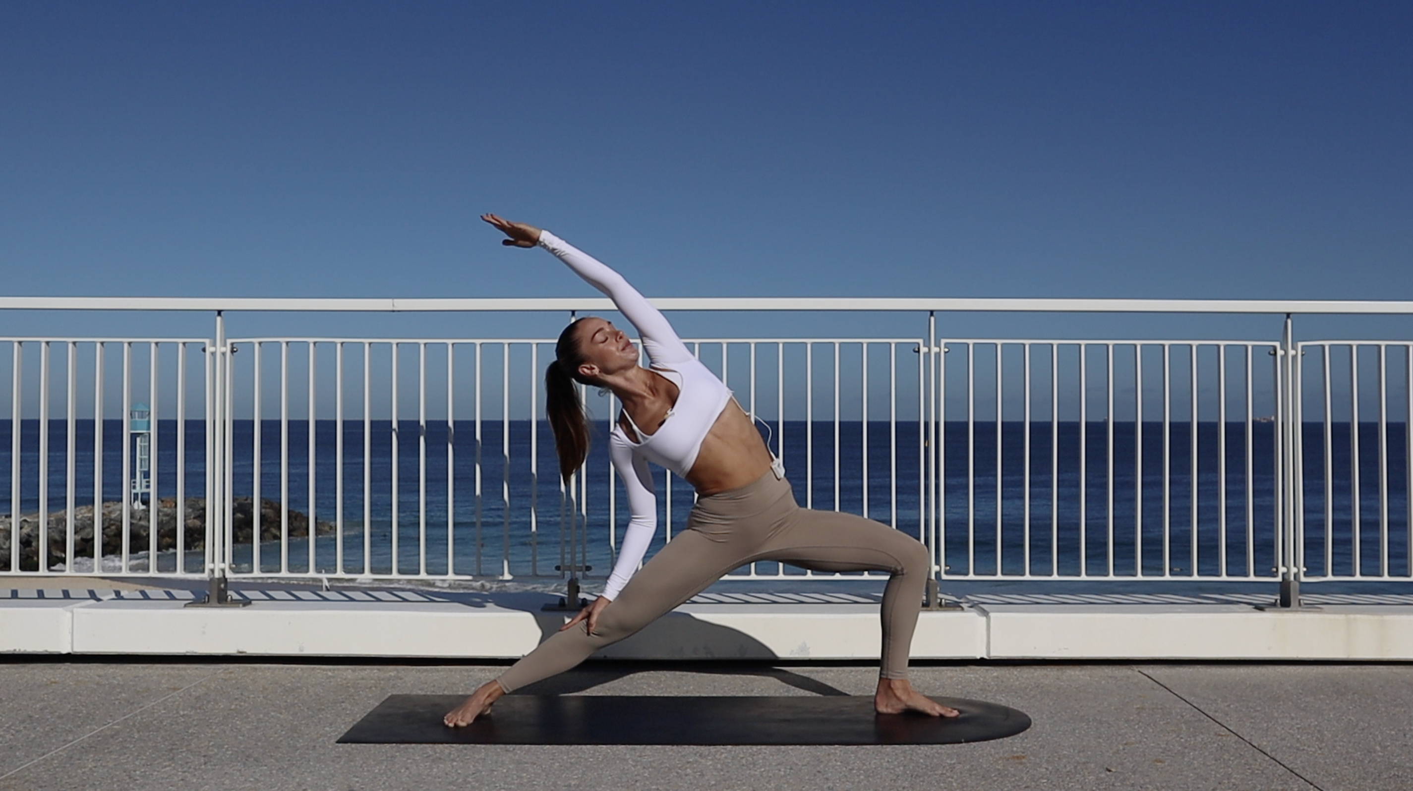 15 MIN FULL BODY ENERGISING FLOW