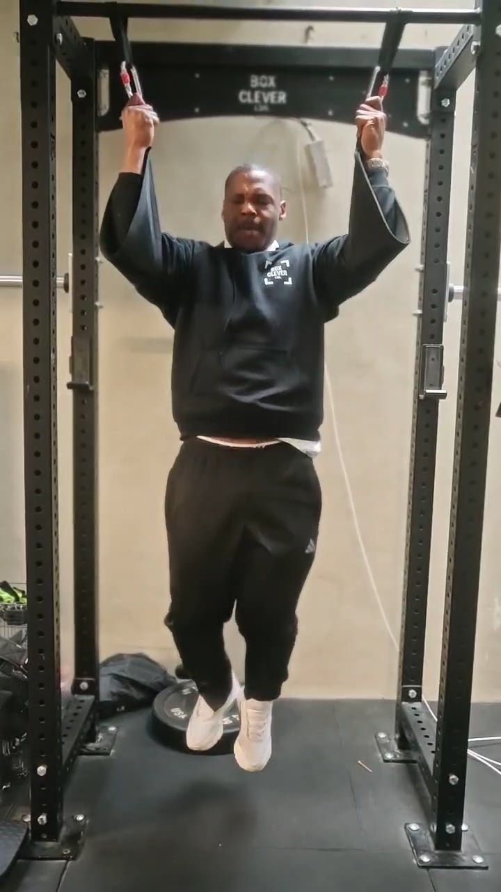 Twisted Knee Raises