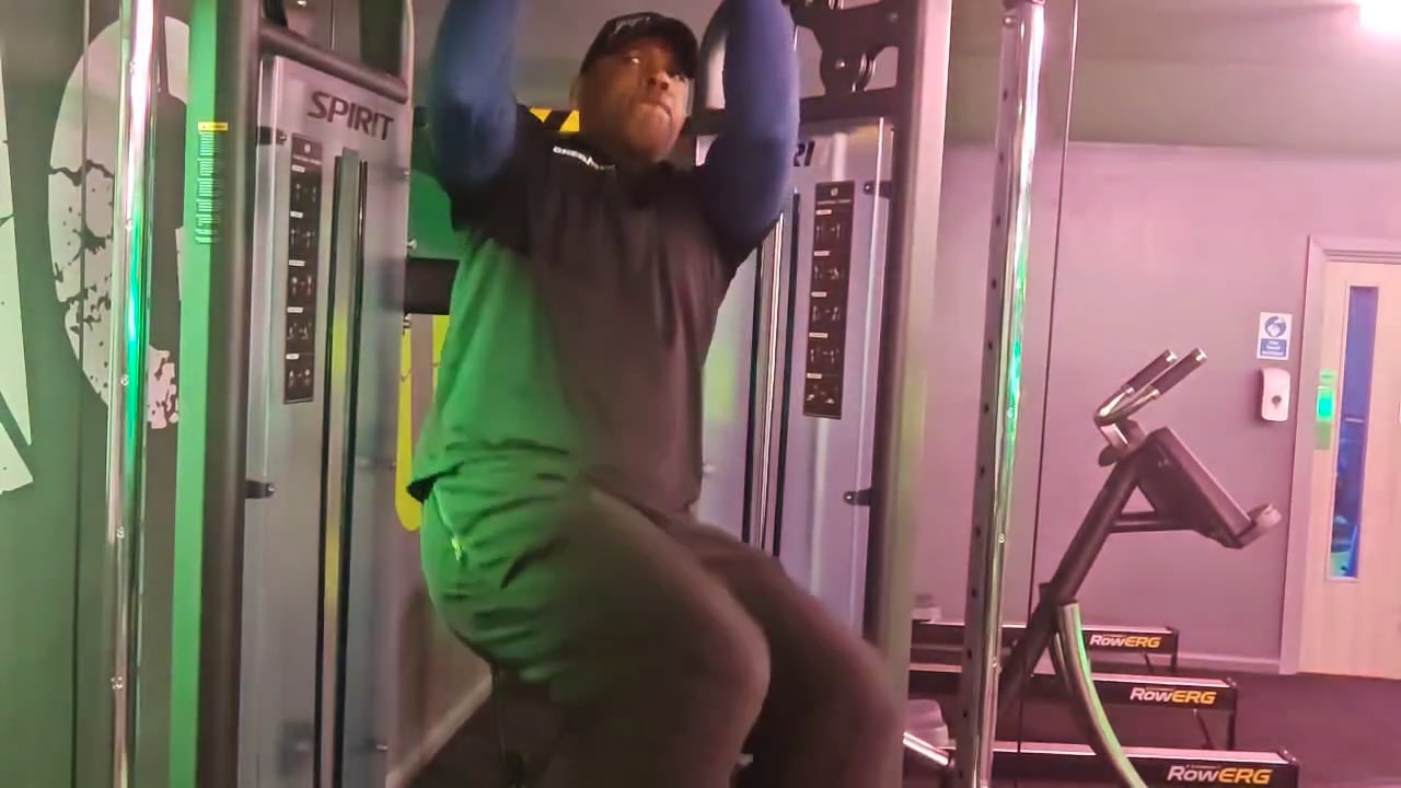 Twisted Knee Raises (2)