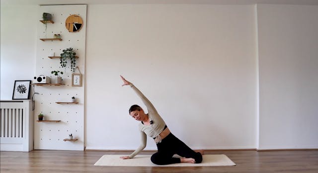 17 MINUTE PILATES STRETCH