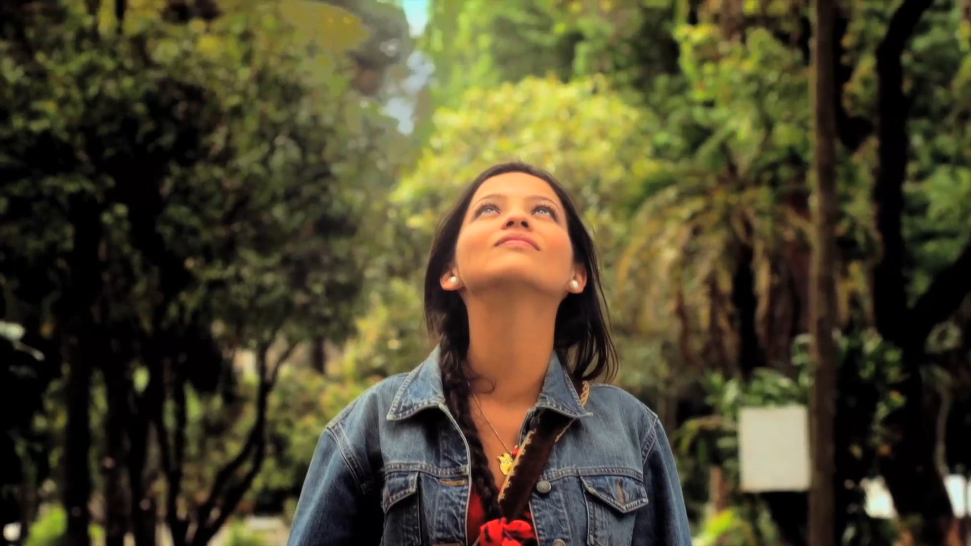 Queda la tarde - Trailer