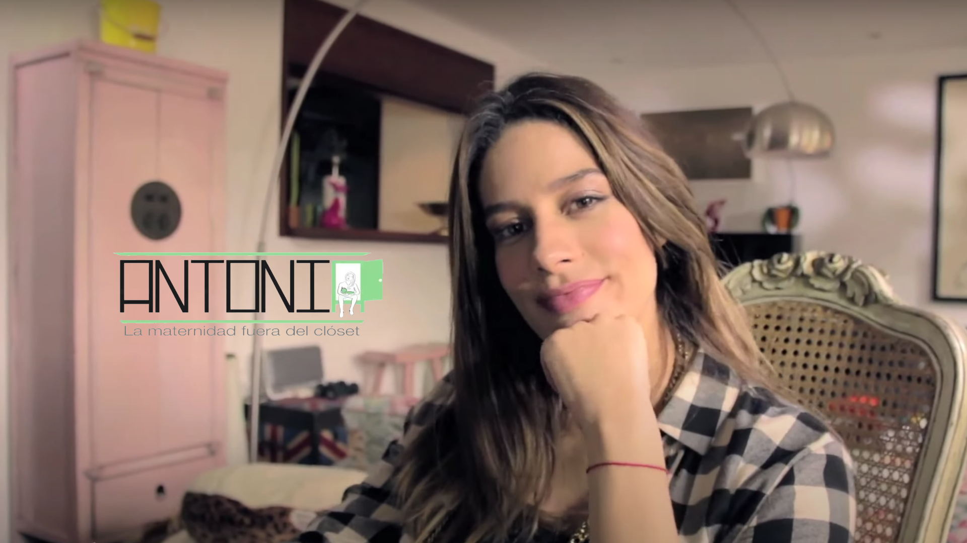 Antonia, la maternidad fuera del clóset - Serie