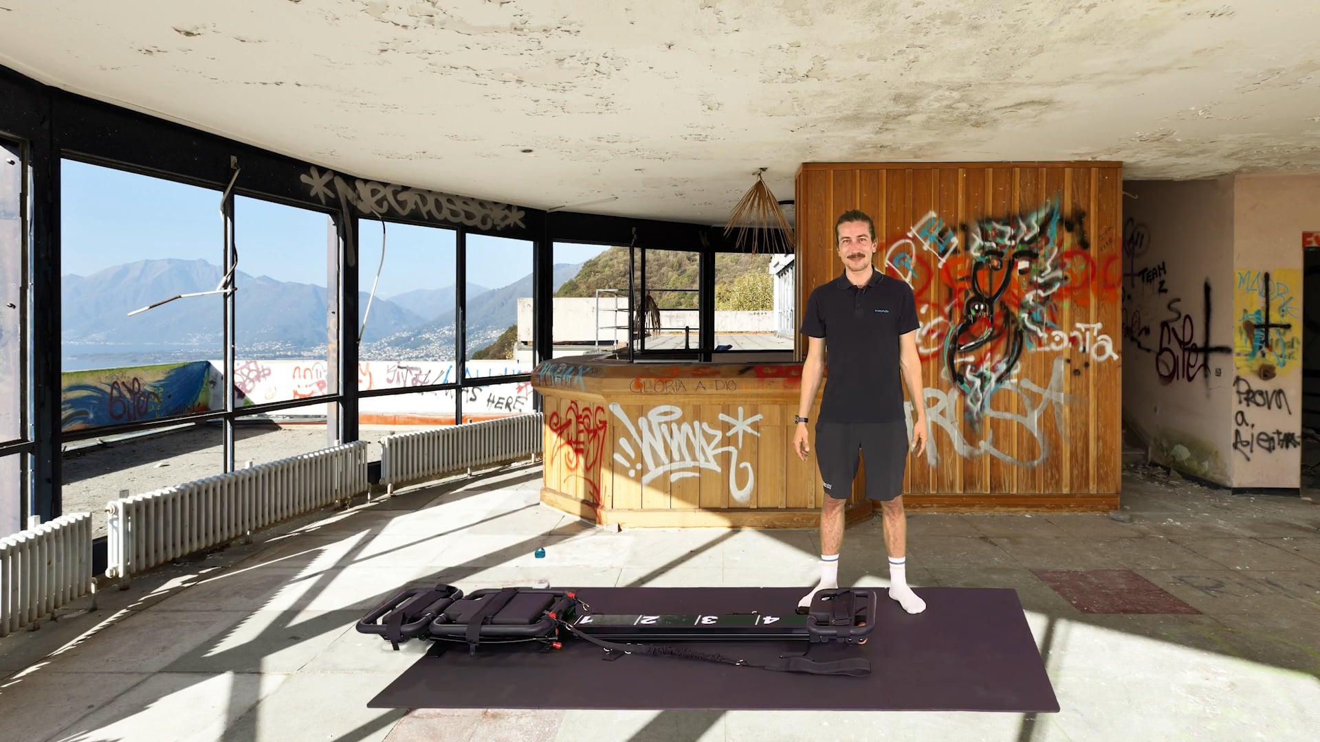 25' Arms and Upper Body with the Micro in an abandoned bar in Rio