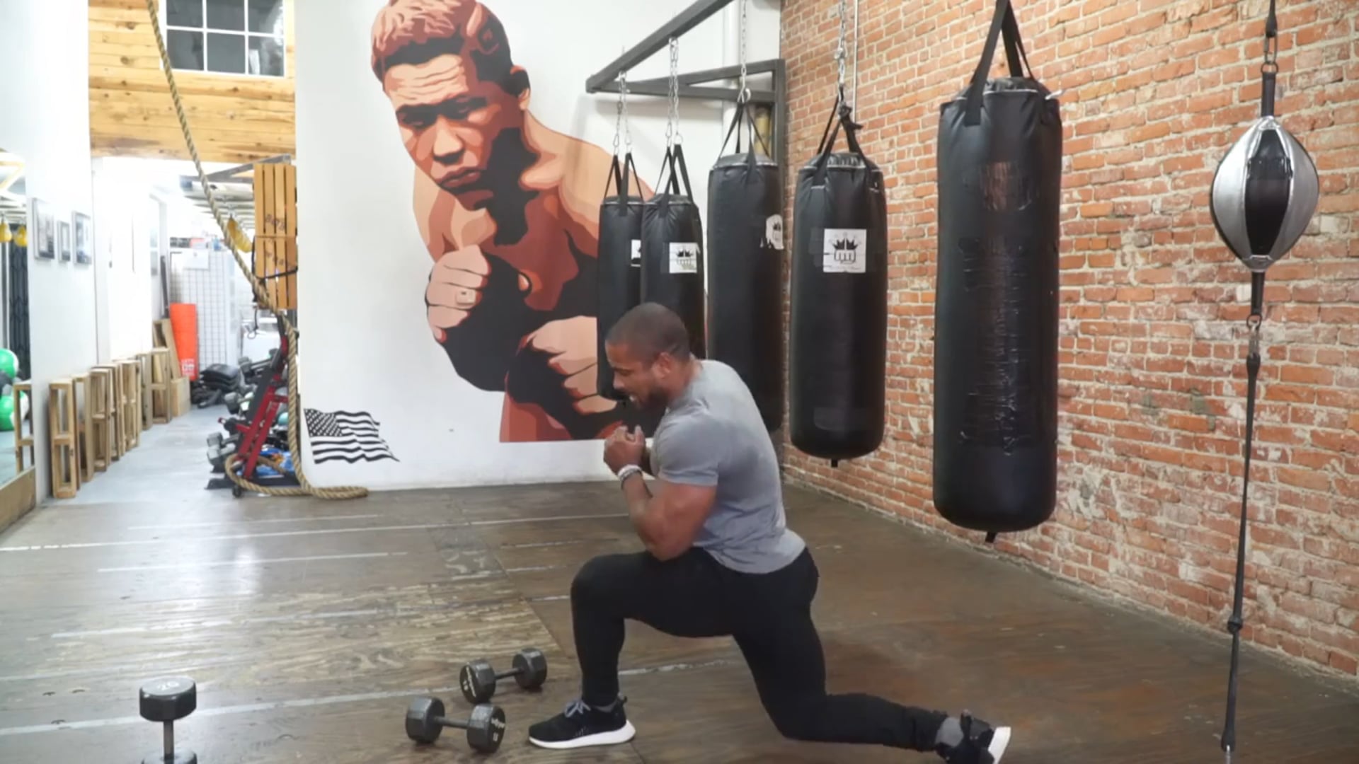DUMBBELL CURTSY LUNGE