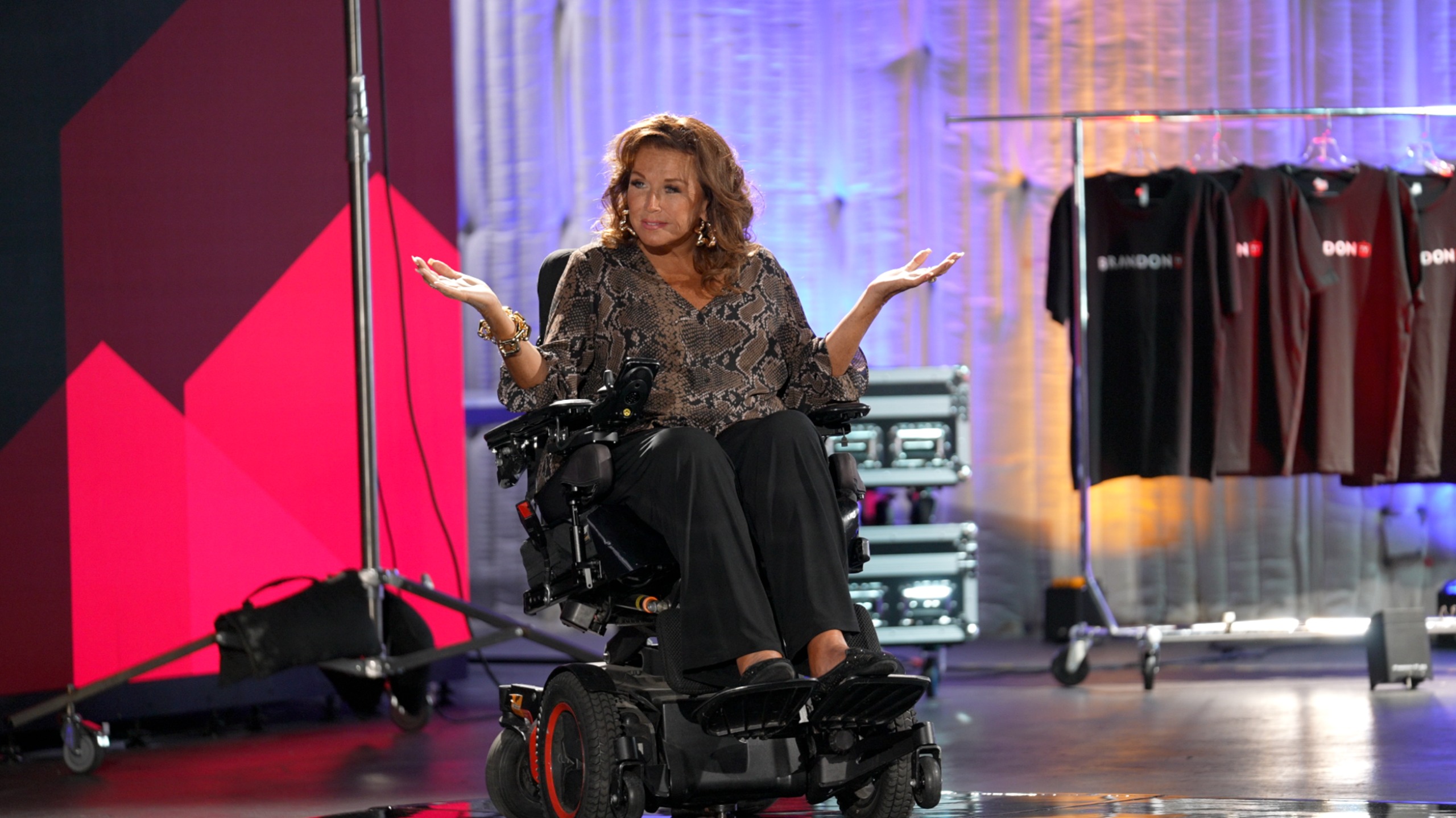 Check in to the Mad House - S1:E1