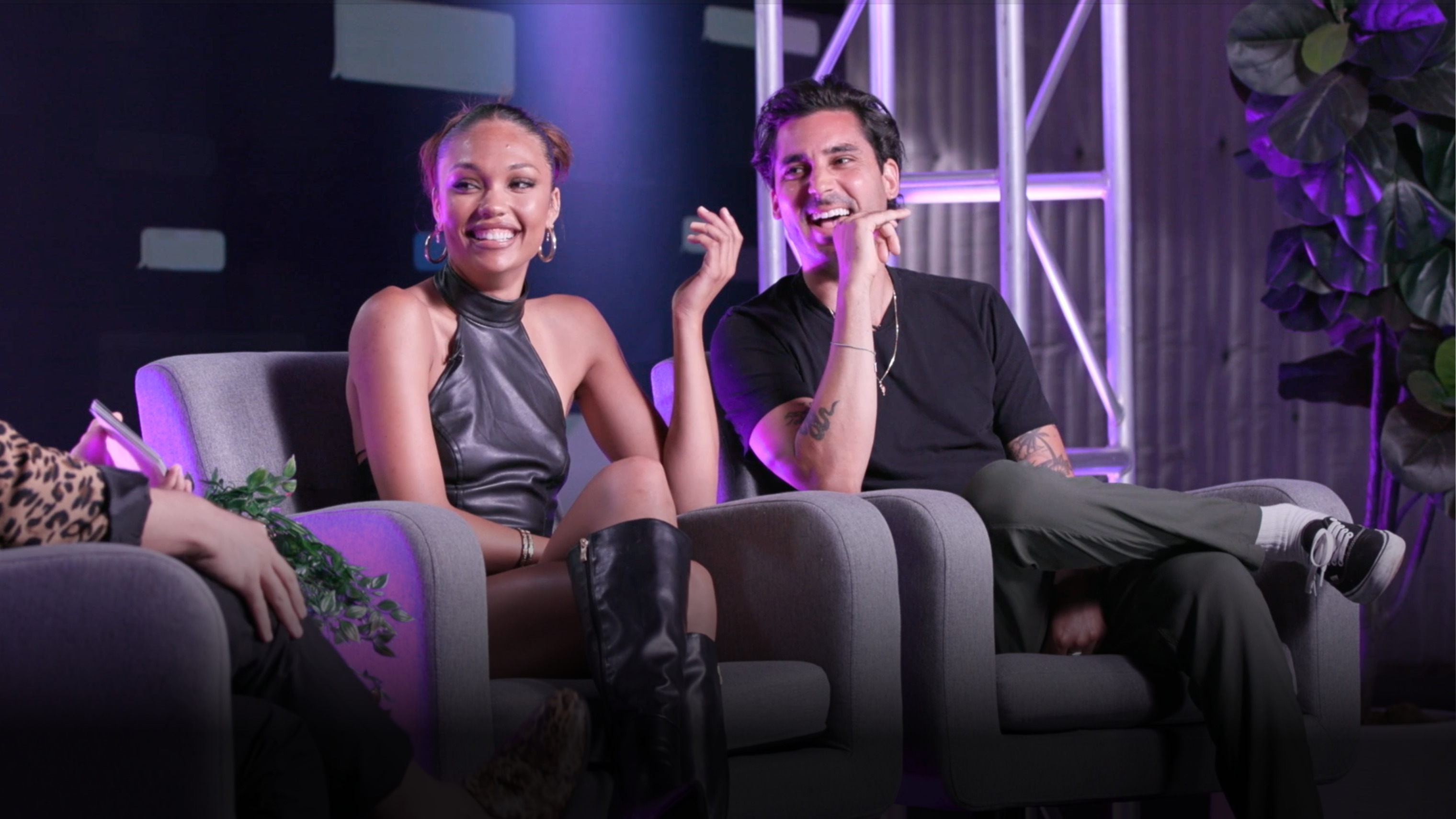 Savoy Bailey and Max Boyens - S1:E33