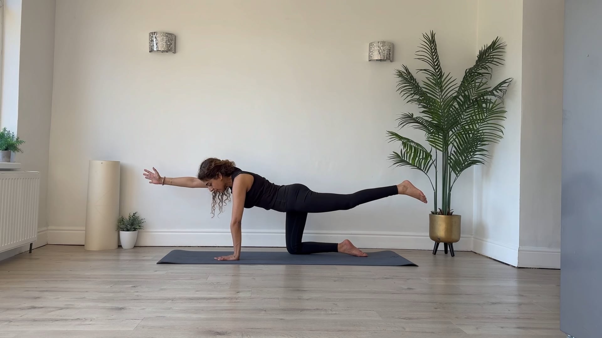 20 Min Glutes & Thigh Pilates
