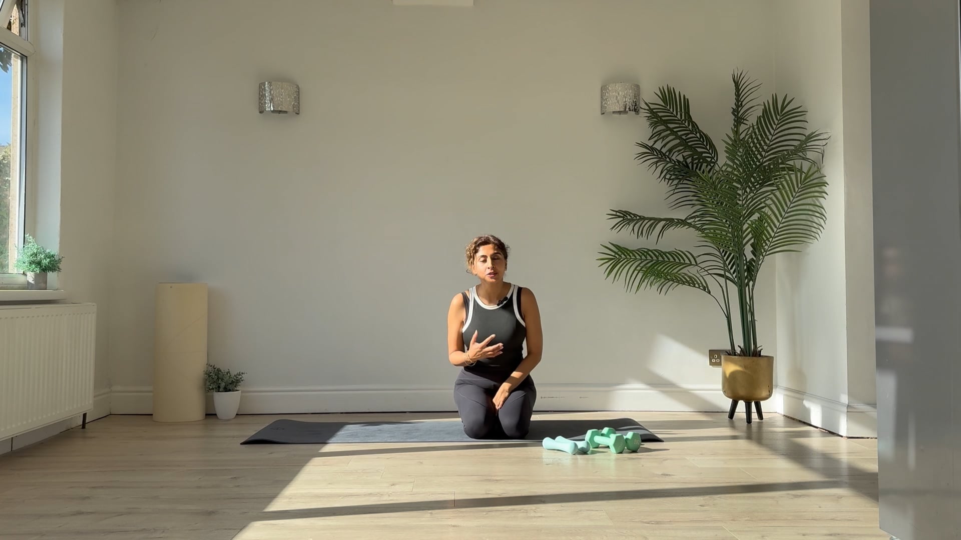 NEW - 22 Min Strong Glutes w/weights