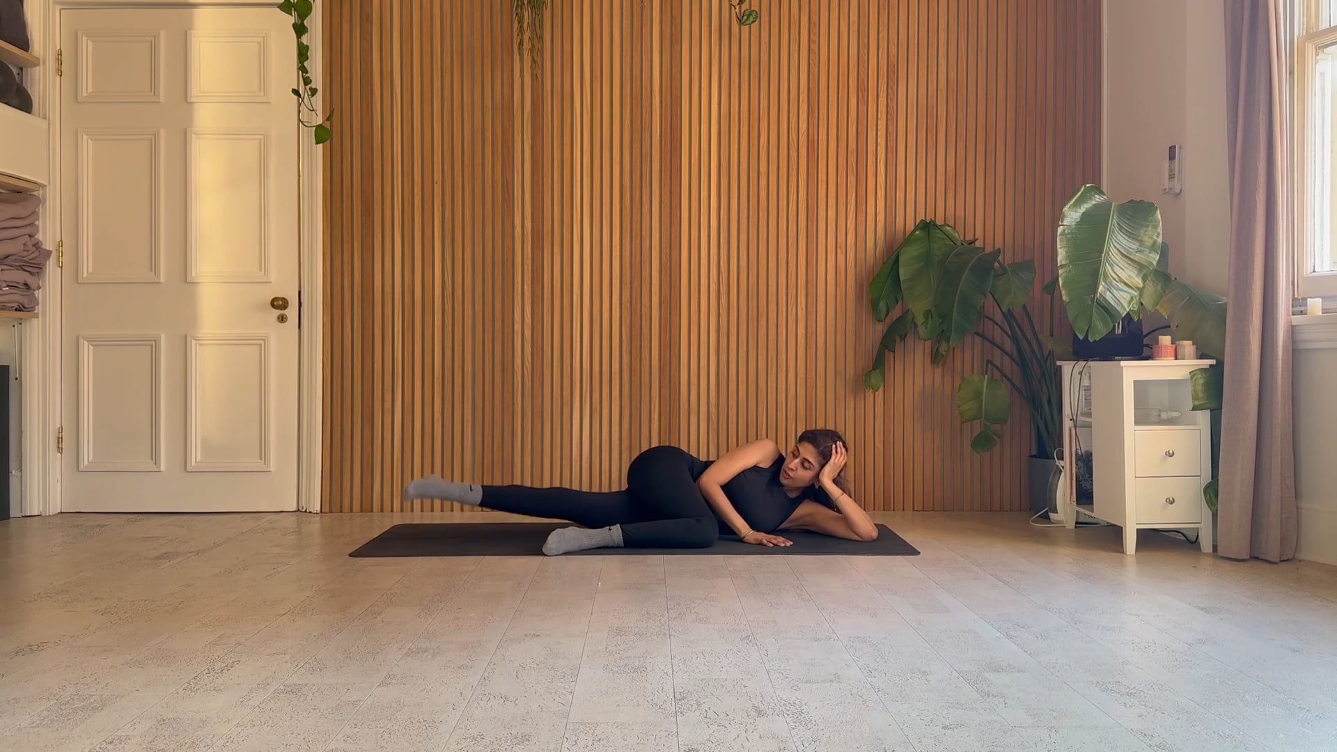 20 Min Calm & Connect Lower Body Pilates