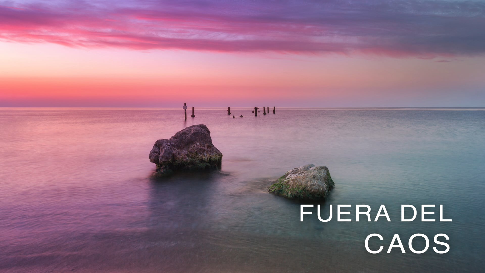  Fuera del Caos (Spanish)