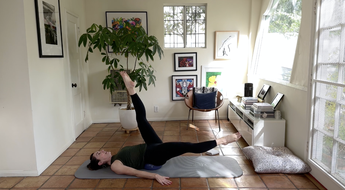 17 Min Pilates Ball Flow