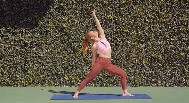 Malibu Yoga Flow Total Body (w/ Layna Dakin)