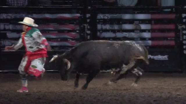 Staples Center - Andres Gonzalez full speed